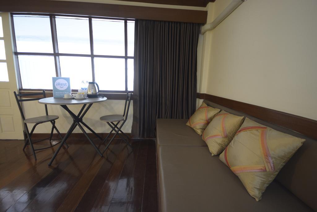 Irest Ao Nang Seafront Hostel Bagian luar foto