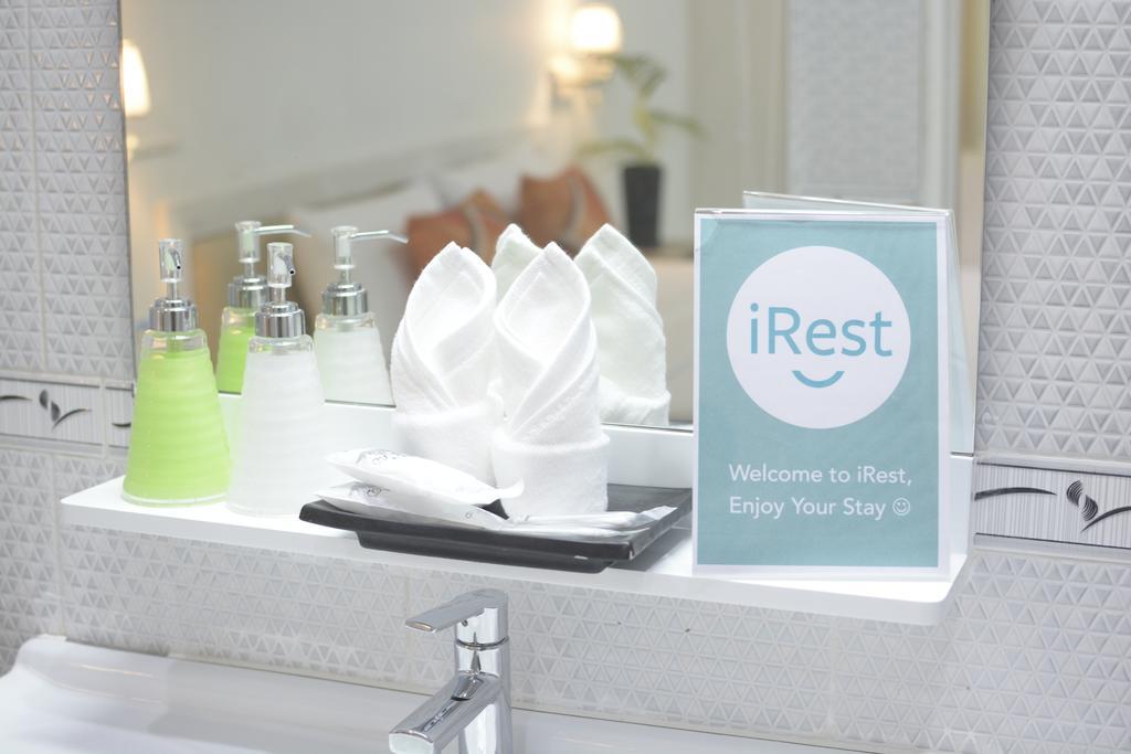 Irest Ao Nang Seafront Hostel Bagian luar foto