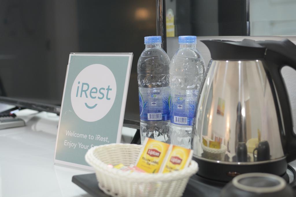 Irest Ao Nang Seafront Hostel Bagian luar foto