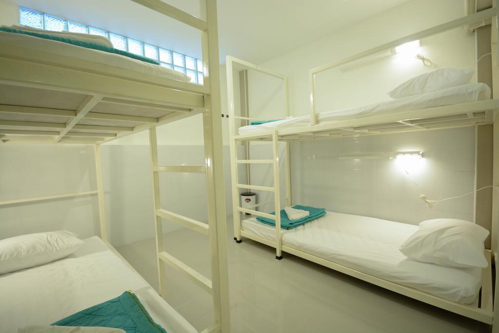 Irest Ao Nang Seafront Hostel Bagian luar foto