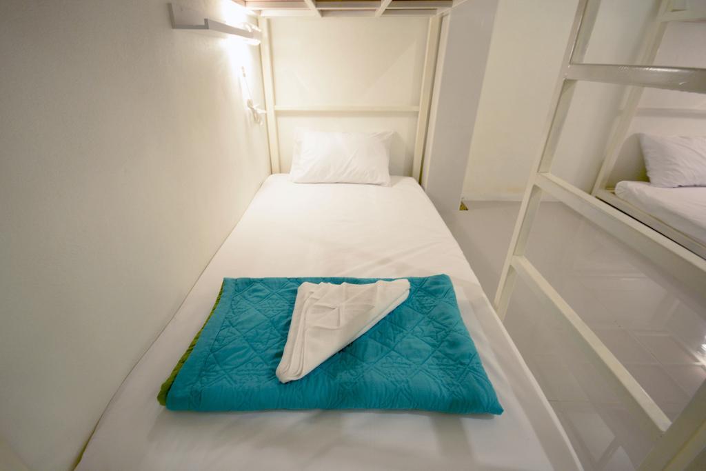 Irest Ao Nang Seafront Hostel Bagian luar foto