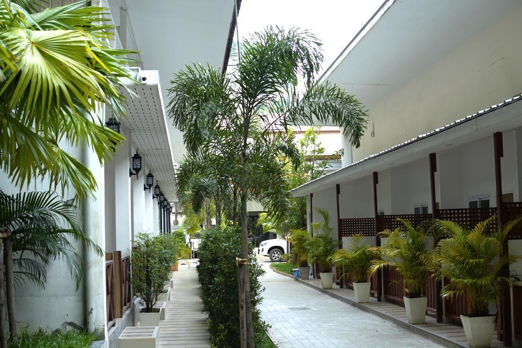 Irest Ao Nang Seafront Hostel Bagian luar foto