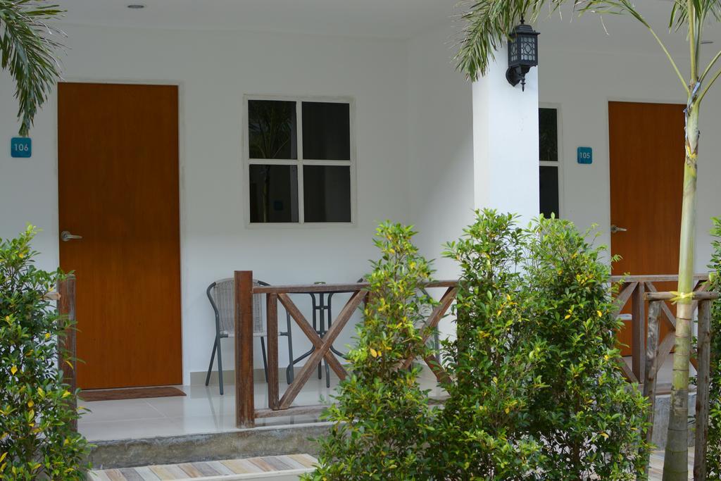 Irest Ao Nang Seafront Hostel Bagian luar foto