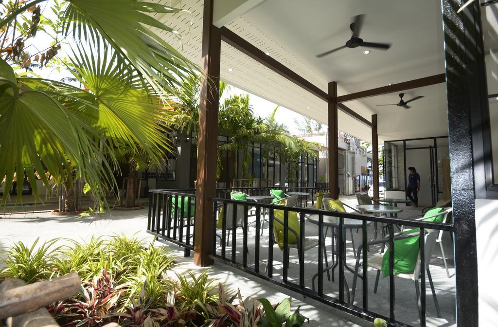 Irest Ao Nang Seafront Hostel Bagian luar foto