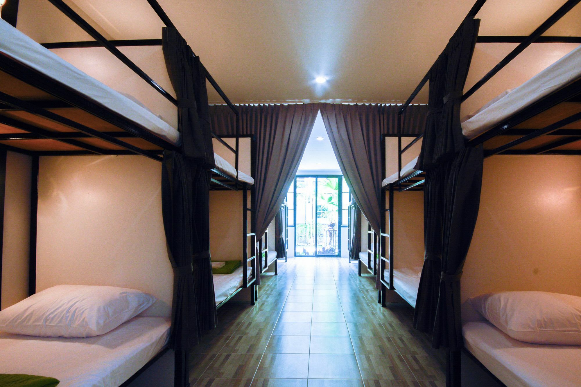 Irest Ao Nang Seafront Hostel Bagian luar foto