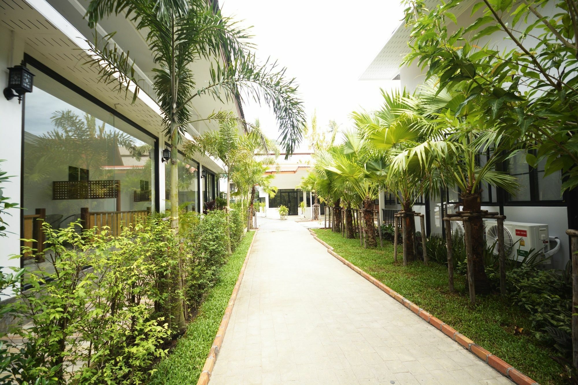 Irest Ao Nang Seafront Hostel Bagian luar foto