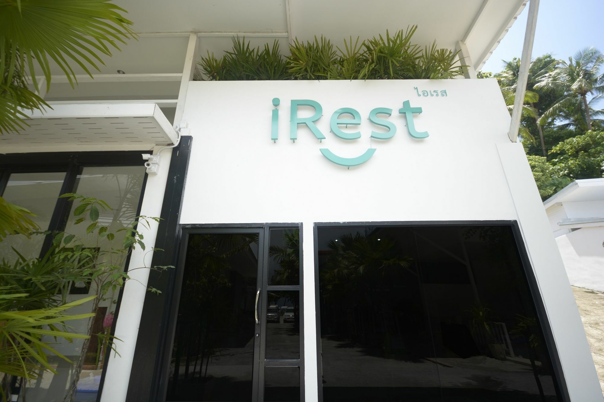 Irest Ao Nang Seafront Hostel Bagian luar foto