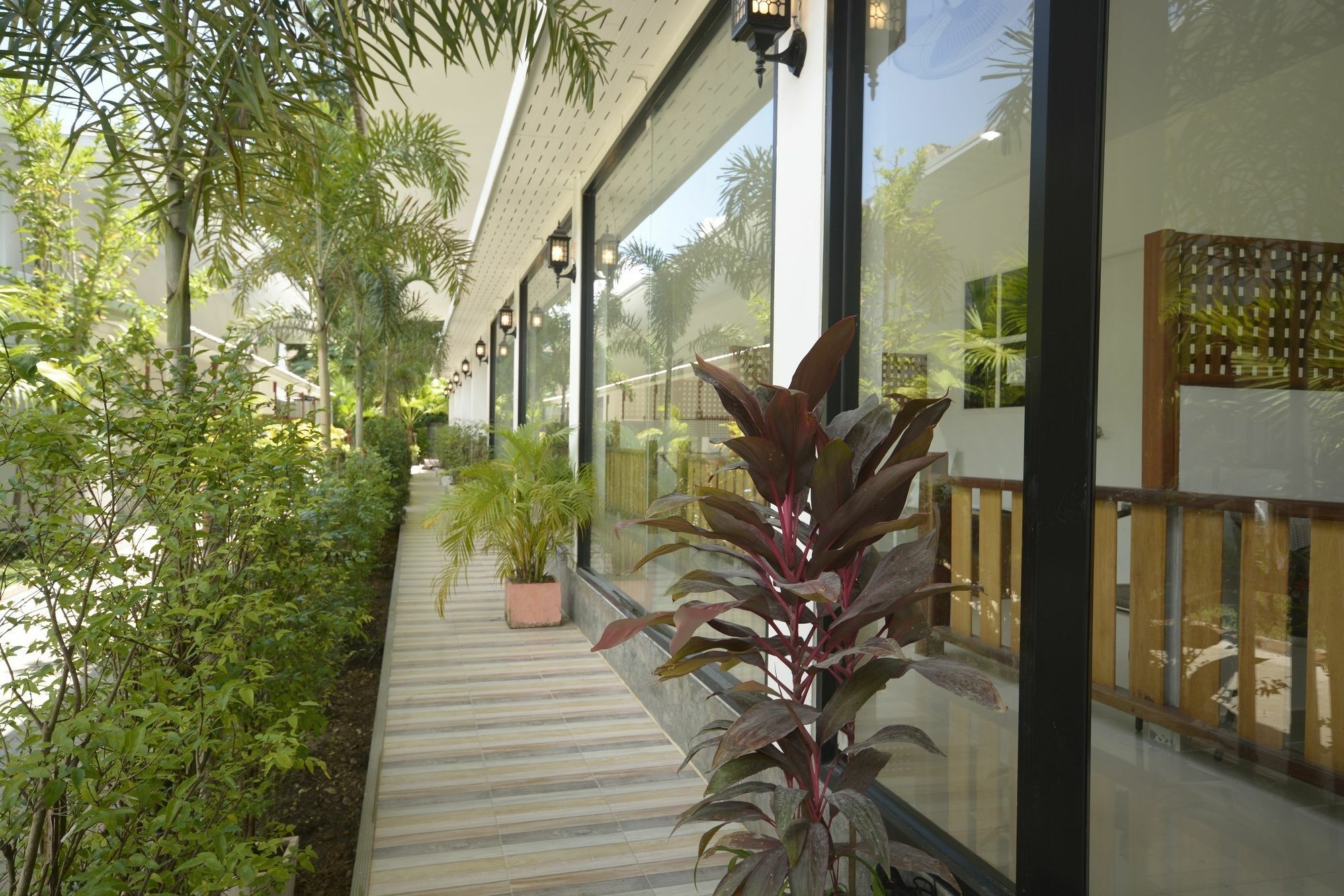 Irest Ao Nang Seafront Hostel Bagian luar foto