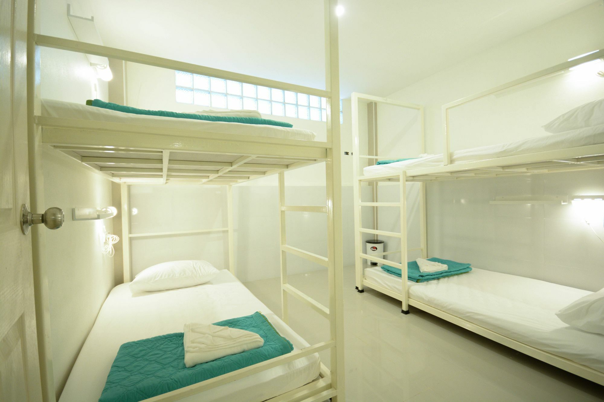 Irest Ao Nang Seafront Hostel Bagian luar foto
