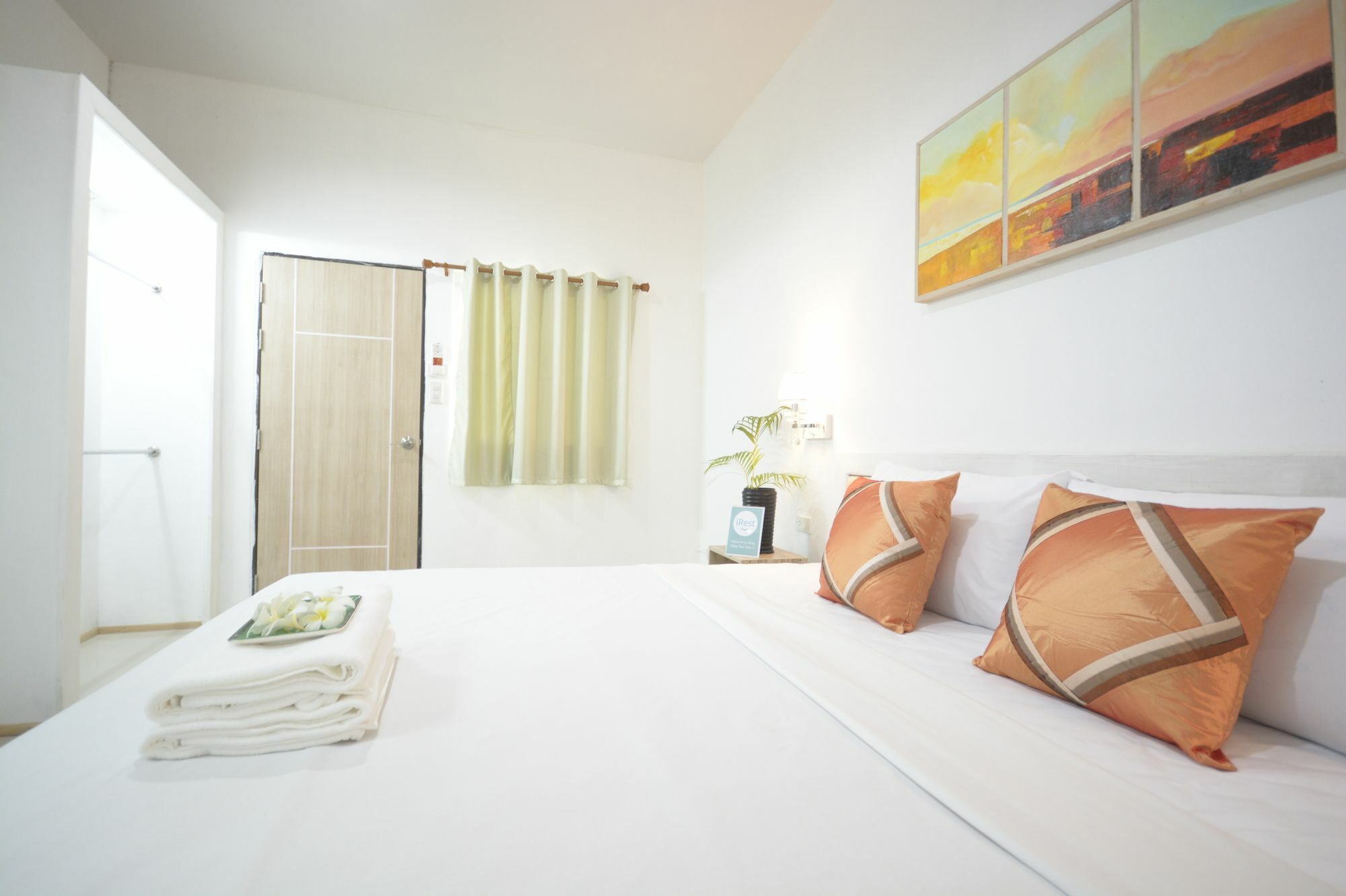 Irest Ao Nang Seafront Hostel Bagian luar foto