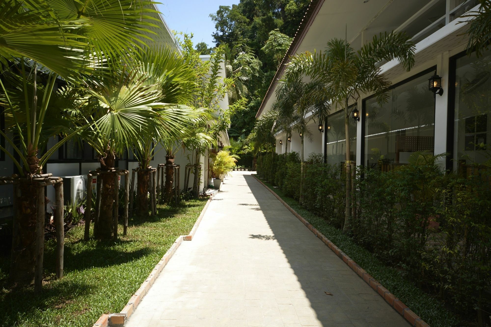 Irest Ao Nang Seafront Hostel Bagian luar foto