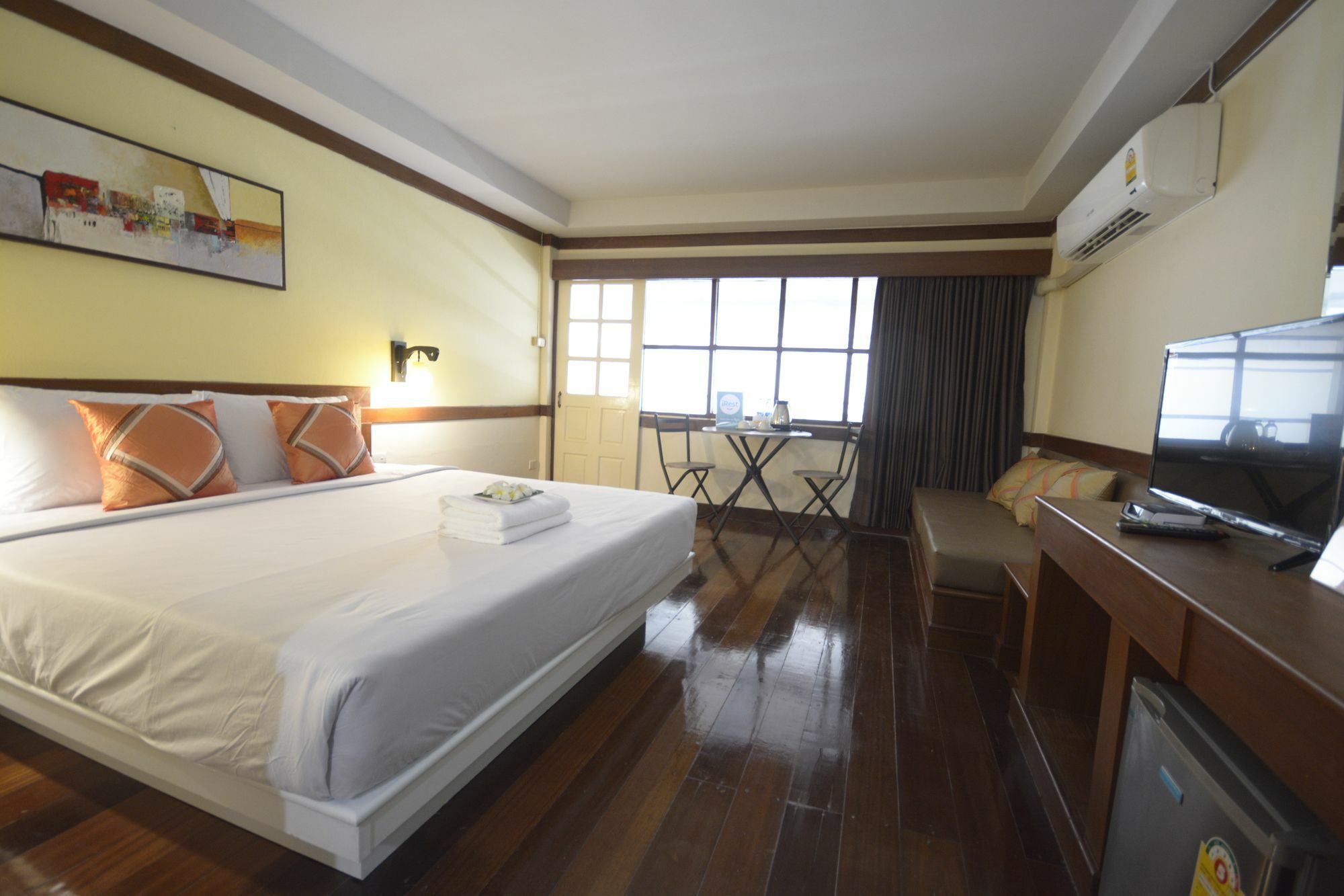 Irest Ao Nang Seafront Hostel Bagian luar foto