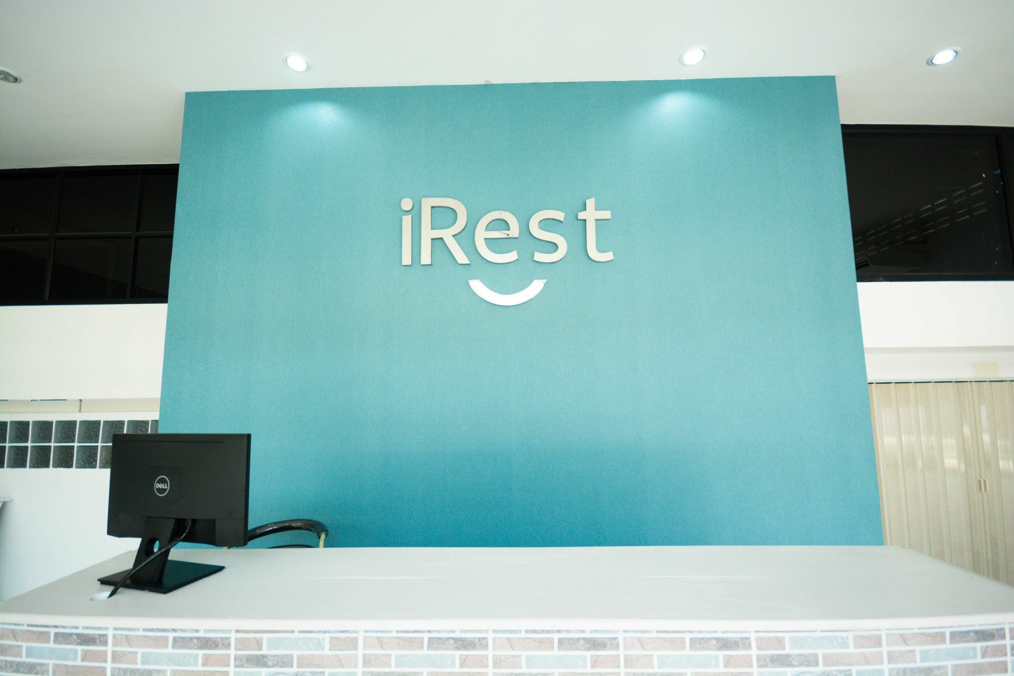 Irest Ao Nang Seafront Hostel Bagian luar foto