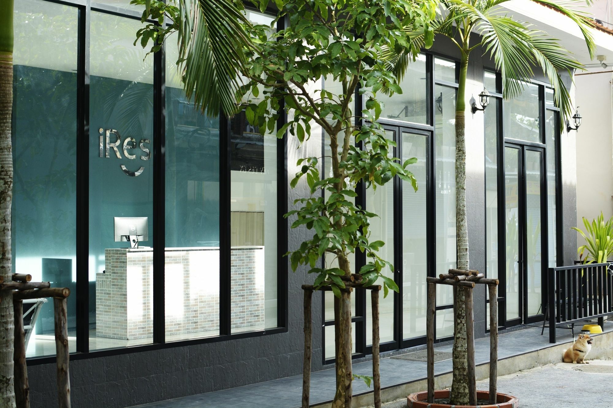 Irest Ao Nang Seafront Hostel Bagian luar foto