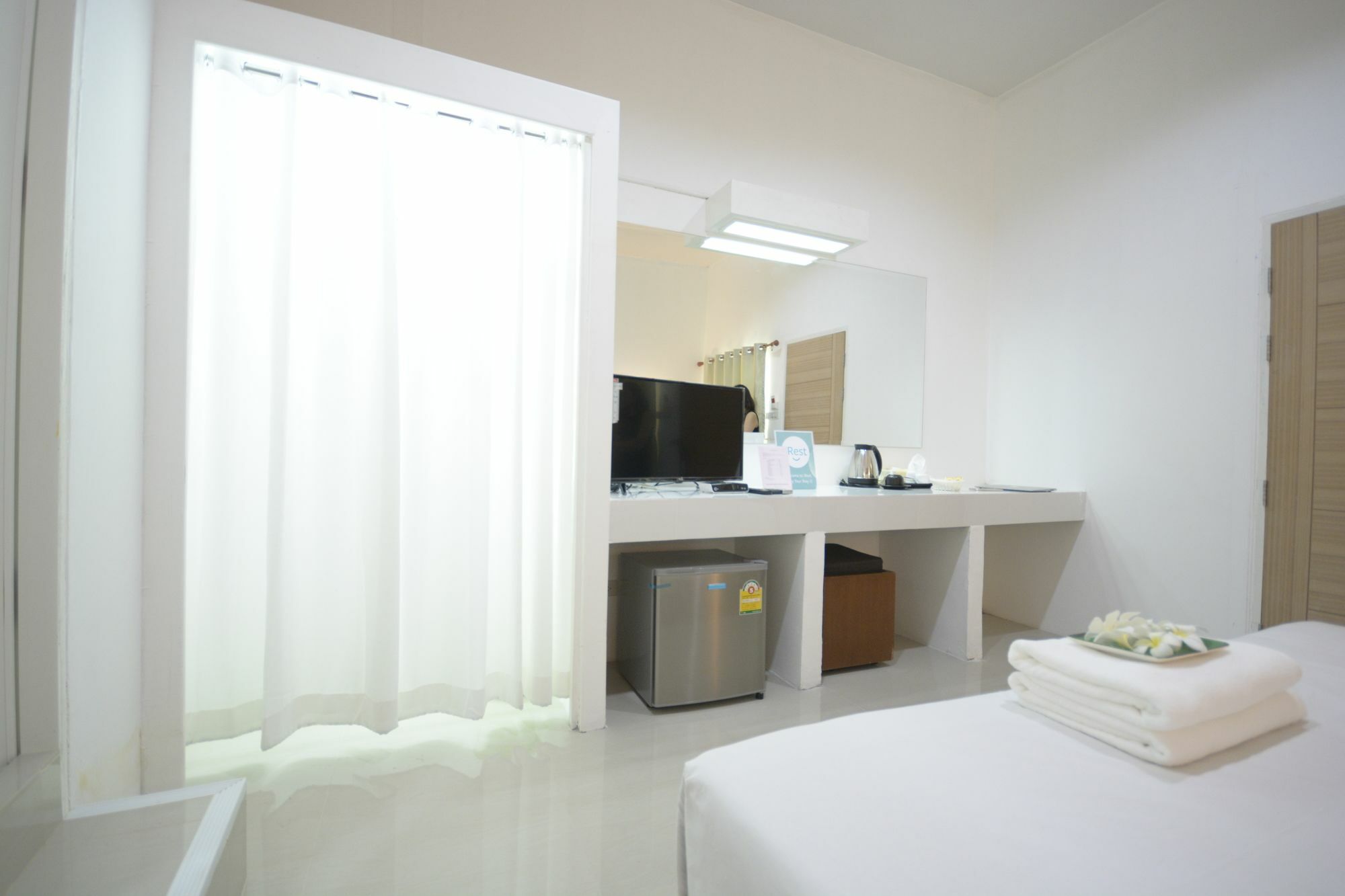 Irest Ao Nang Seafront Hostel Bagian luar foto
