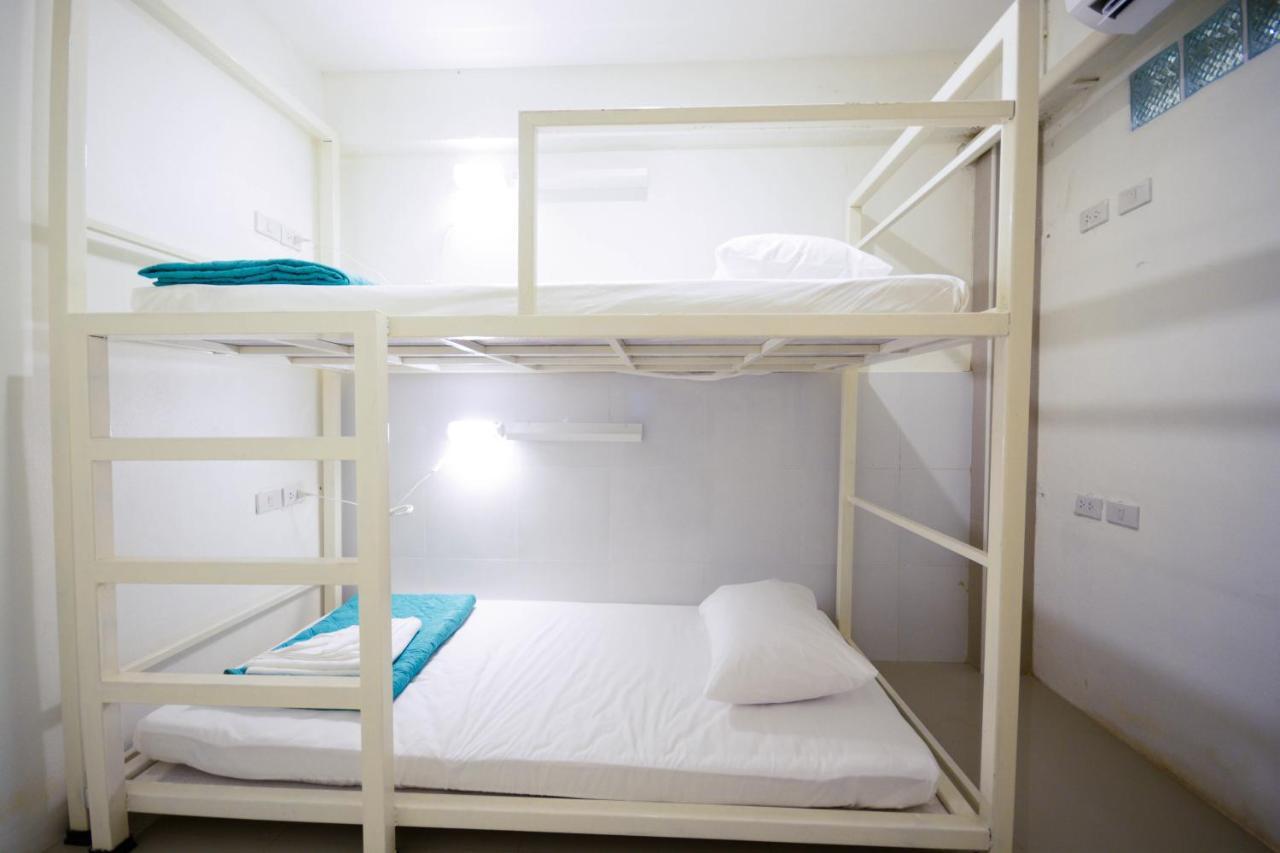 Irest Ao Nang Seafront Hostel Bagian luar foto
